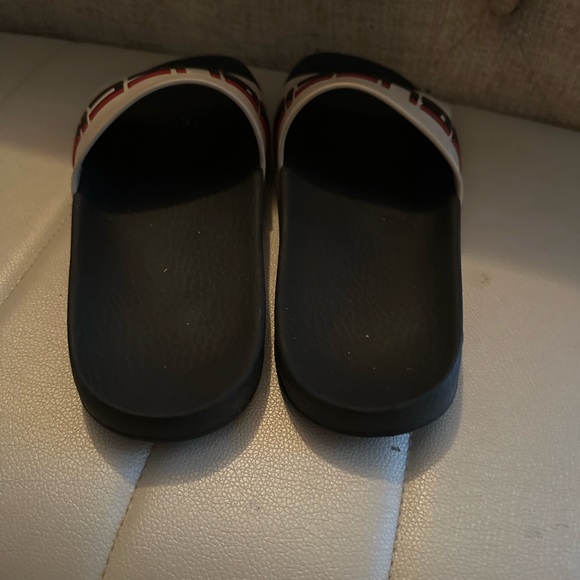Gucci slides NEEDS CLEANING - Picture 2 of 4